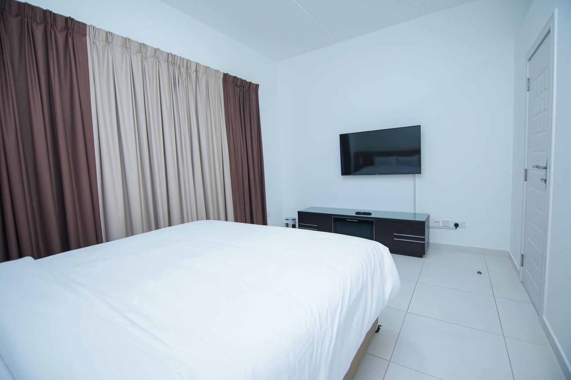 Home Away Holiday Homes Дубай Экстерьер фото